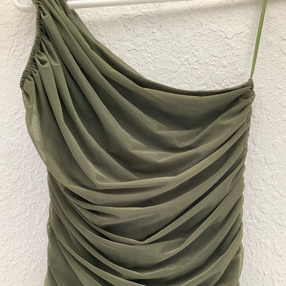 NWT 🐢Ruched 1 Shoulder Dress - Picture 2 of 5
